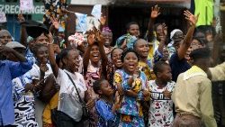 교황 방문을 환영하는 콩고민주공화국 시민