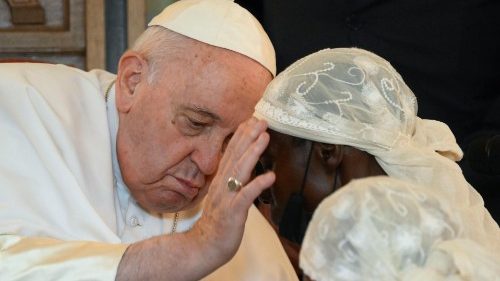 RD Congo, il Papa incontra le vittime dell'Est: ”Basta massacri. Rispettare le donne"