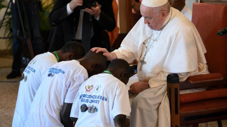Le Pape lors de la rencontre avec les victimes des violences de l'Est de la RDC, le 1er février 2023.