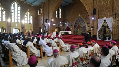 RD Congo, Francesco a clero e religiosi: siate profezia di pace nelle spirali di violenza