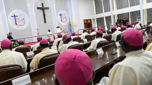 RD Congo, il Papa ai vescovi: vicini alla gente, l'episcopato non è per fare affari