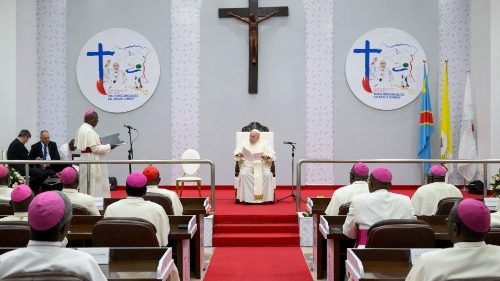 Kódex musíme dodržiavať, ale buďte milosrdní - pápež konžským biskupom