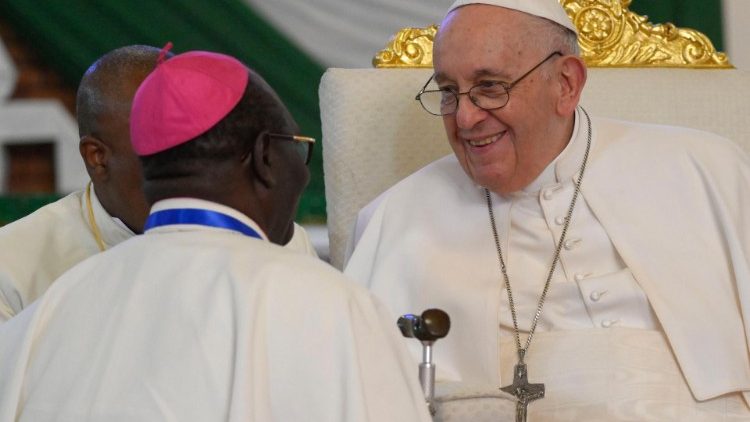 Папа Франциск на встрече с духовенством и монашествующими в кафедральном соборе Джубы (Южный Судан, 4 февраля 2023 г.)