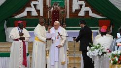 Papa Franjo na susretu, u katedrali u Jubi, s klerom i Bogu posvećenim osobama Južnoga Sudana