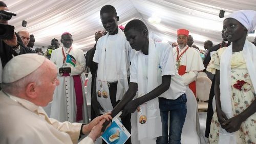 Pápež v Džube stretol vysídlených: Ženy sú kľúčom k premene krajiny