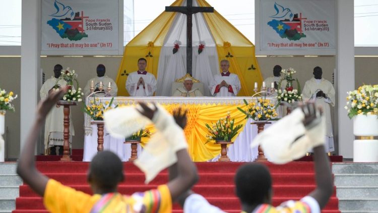 Danze durante la Messa del Papa a Giuba (Sud Sudan)