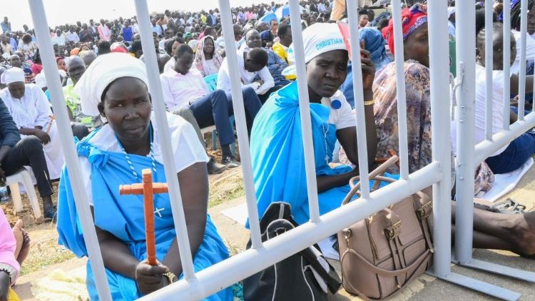 주바에서 거행된 미사에 참례한 신자들