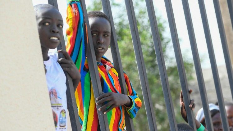 Giovani sud sudanesi durante il viaggio del Papa del febbraio 2023