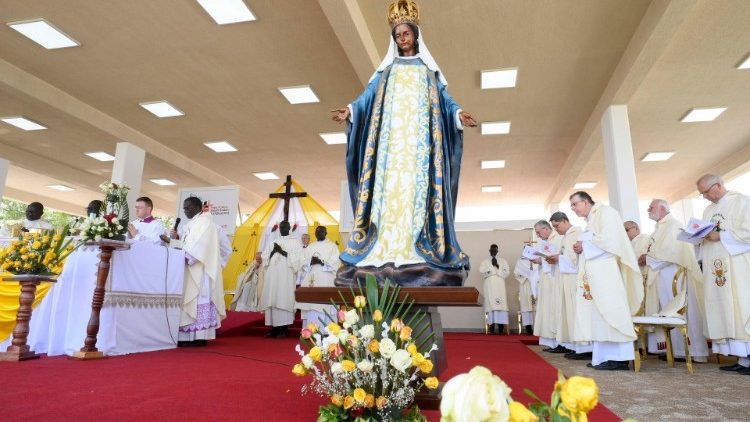 Le Pape a invité à prier la Vierge, Reine de la Paix