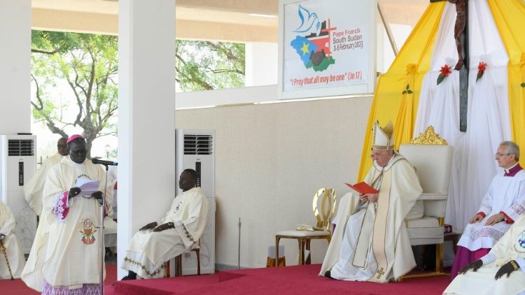 Il saluto al Papa dell'arcivescovo di Giuba Mulla