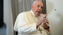 Папата разговаря с журналистите при обратния полет за Рим след 40-то му апстолическо посещение от 31 януари до 5 февруари в ДР Конго и Южен Судан, 05.02.2023