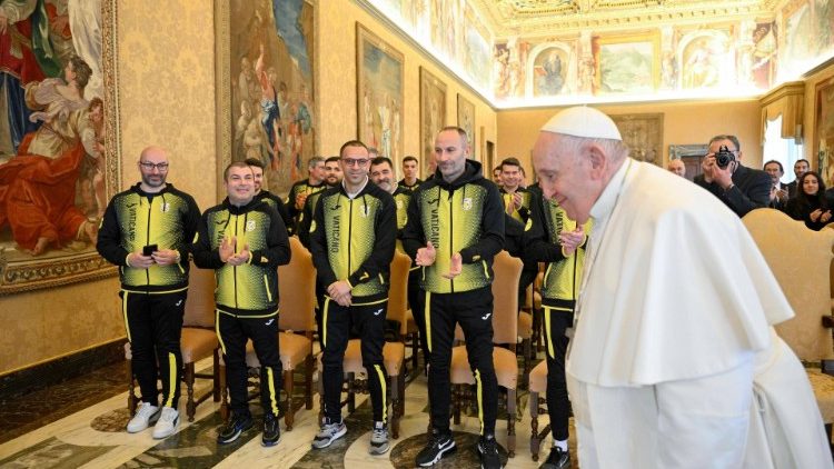 El Papa con los miembros de la Asociación "Sport in Vaticano"