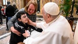 Il Papa con i bambini di Uniamo - Federazione Italiana Malattie Rare