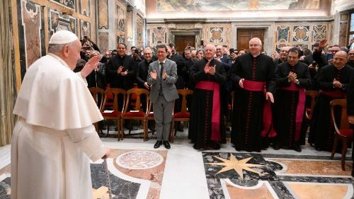 El Papa a canonistas: Para juzgar bien se necesita escucha, ciencia y oración
