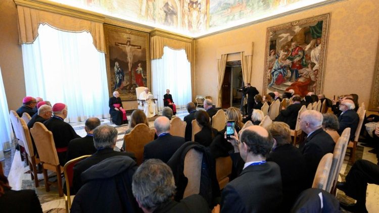 教皇フランシスコと教皇庁立生命アカデミー関係者との出会い　2023年2月20日　バチカン宮殿