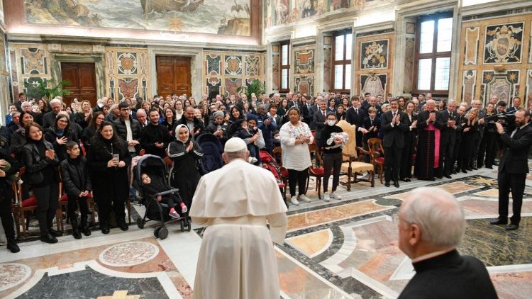 Pope recieves members of  St Peter's Circle
