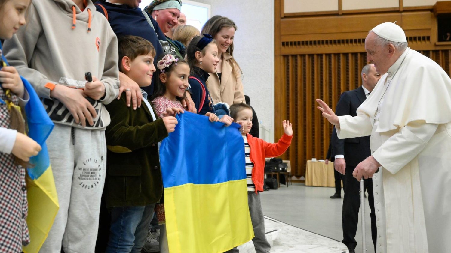 Papa y niños ucranianos