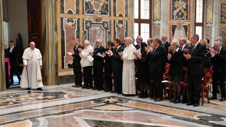 Папата с членовете на асоциация Pro Petri Sede