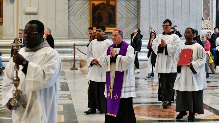 L'arcivescovo emerito  Calogero La Piana, nella Via Crucis del primo venerdì di Quaresima, Basilica vaticana