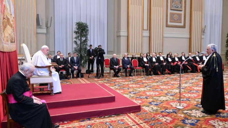 Le Pape et les magistrats du Vatican à l'occasion de l'ouverture de l'année judiciaire, le 25 février. 