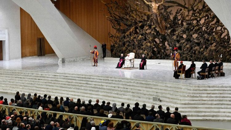 Slika publike u Dvorani Pavla VI.