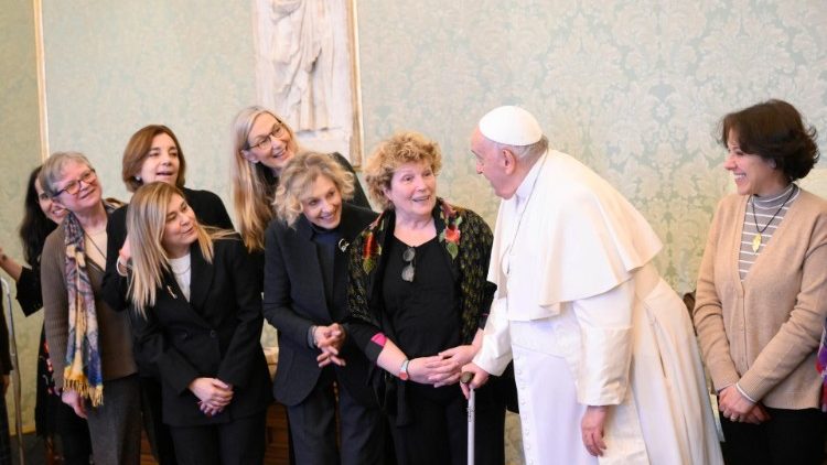 Pope Francis greeting women of 'Donne Chiesa Mondo'