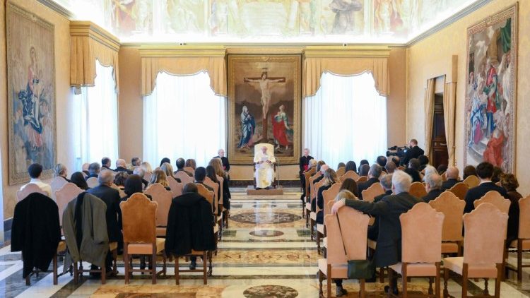 Un momento dell'udienza di Papa Francesco con la redazione di "A Sua immagine"