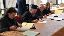 Подписването на споразумението на реституцията на три фрагмента от Партенона