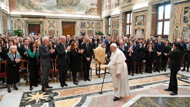 이탈리아 국립산재예방보상연구원 임직원의 예방을 받은 프란치스코 교황