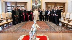 Les membres de l'organisation Misión América reçus par le Pape François samedi 11 mars 2023. 