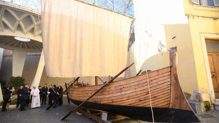 Лодката, подарена на папа Франциск