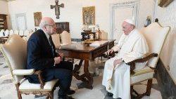 Påven tar emot Libanons premiärminister ad interim Najib Mikati i audiens torsdagen den 16 mars 2023