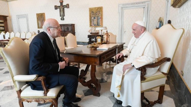 Påven tar emot Libanons premiärminister ad interim Najib Mikati i audiens torsdagen den 16 mars 2023
