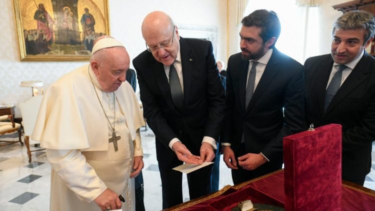 Папа Франциск прие ливанския премиер Наджиб Микати