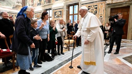 El Papa en la Sala Clementina con miembros de la Unión Nacional de espectáculos ambulantes