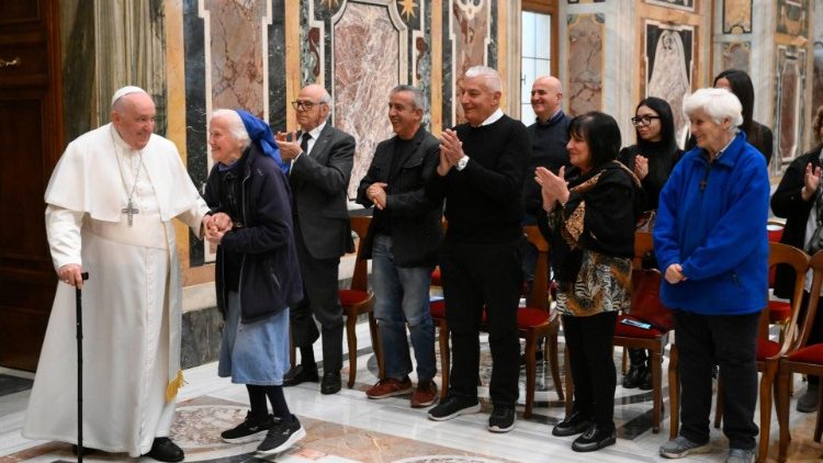 O Santo Padre recebeu na manhã desta segunda-feira, no Vaticano os membros da União Nacional italiana Atrações itinerantes.