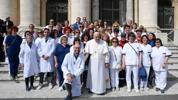Papa Francesco e il personale medico e sanitario dell’ospedale di Asiago 