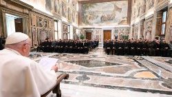 Papež František promlouvá ke členům Alfonsiánské akademie