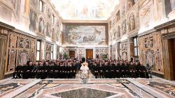 Foto de grupo del Santo Padre con los participantes en el congreso promovido por la Pontificia Academia Alfonsiana.