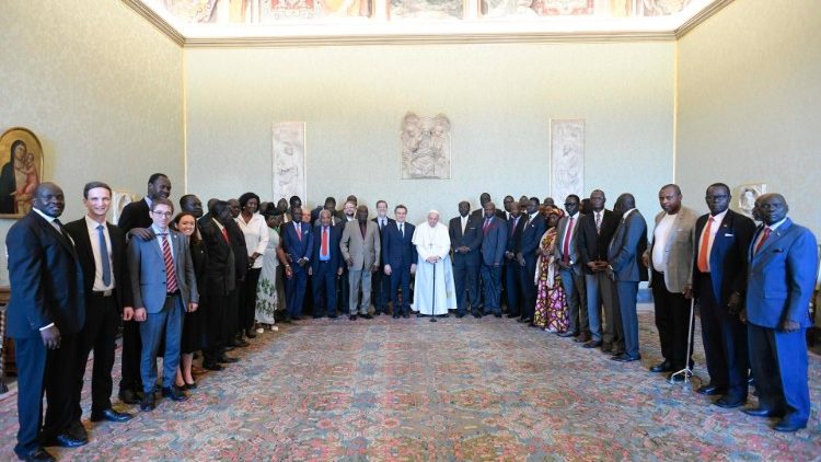 Papa Francesco con le delegazioni del Sud Sudan