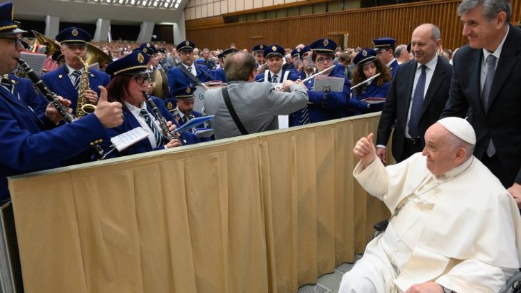 Papa Francisco encontra fiéis de Milão