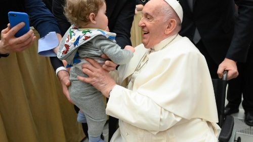 Le Pape François recevant les fidèles des paroisses de Rho, près de Milan, le 25 mars 2023. 