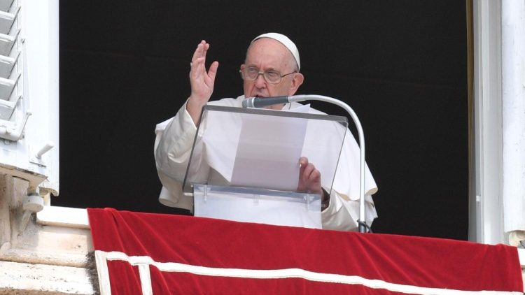 Papa Francisko wakati wa tafakari yake 