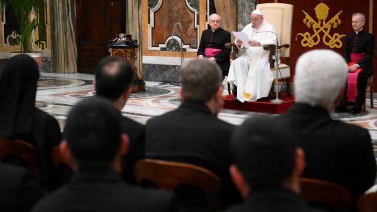 Papst Franziskus bei der Begegnung mit dem Klerus aus Kalabrien