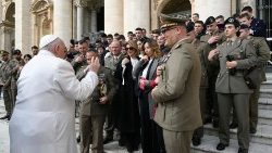 Der Papst bei der Generalaudienz im Vatikan