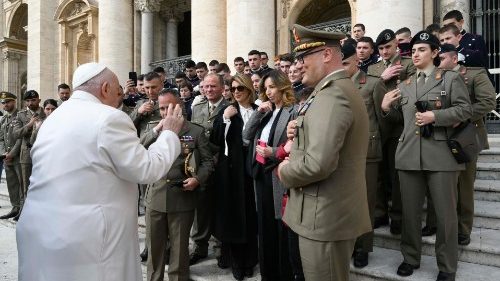 Italien: Polizei schenkt Papst Öl aus „Anti-Mafia-Garten“