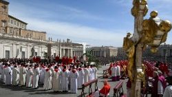 Messe des Rameaux, dimanche 2 avril 2023, place Saint-Pierre. 
