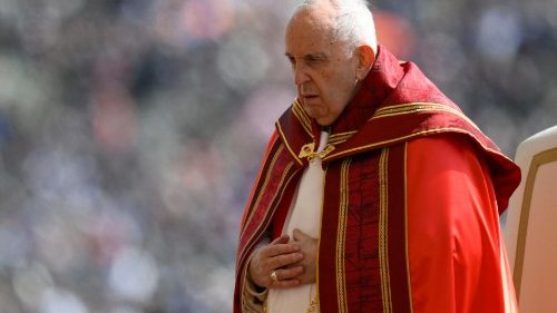 Papst leitet Palmsonntags-Messe auf dem Petersplatz