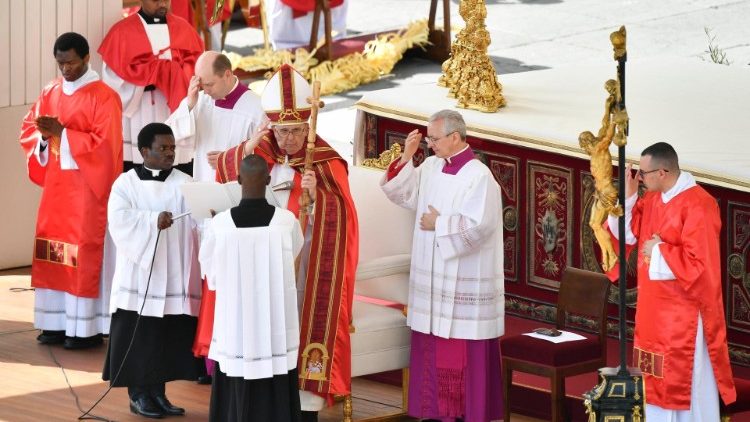 Papa Franjo na misi Nedjelje Muke Gospodnje - Cvjetnice slavljenoj na Trgu svetog Petra u Vatikanu