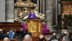 Il cardinale Gambetti durante la Messa per i dipendenti vaticani